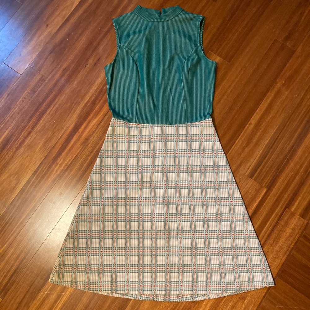 Vintage Seventies Green and Gold Sleeveless Dress